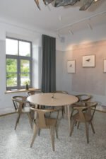 Round wooden table AIR ROUND - Image 2