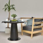 Round table LUNA on wooden leg